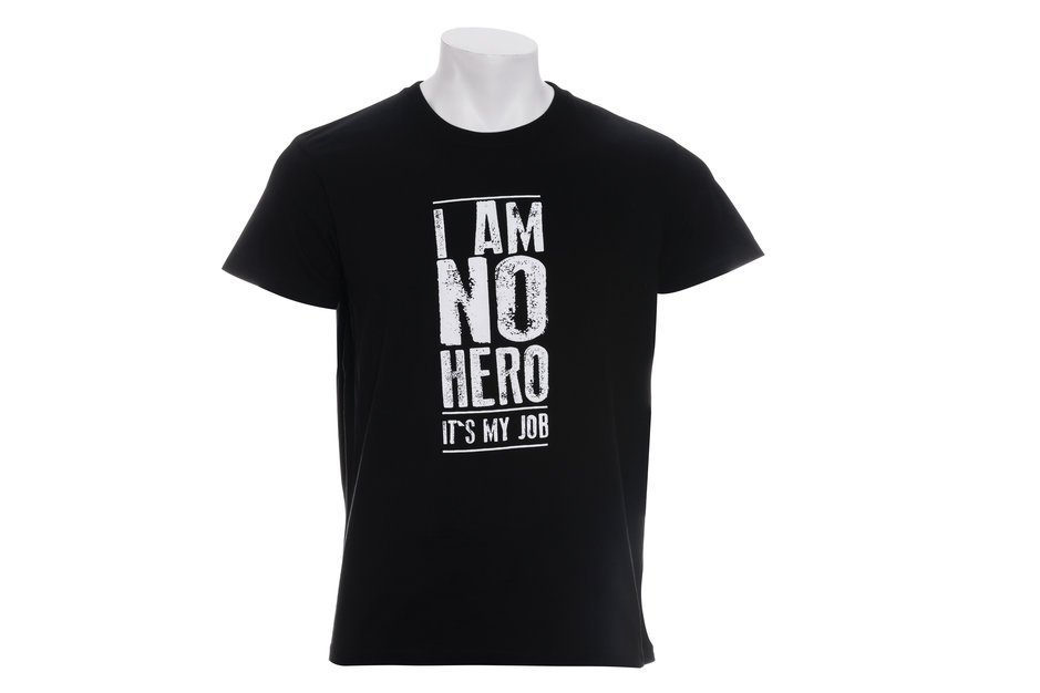 Black t-shirt from corpuls "I am no hero"